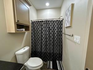 Quiet 2BR Retreat , Fenced yard , Modern Duplex