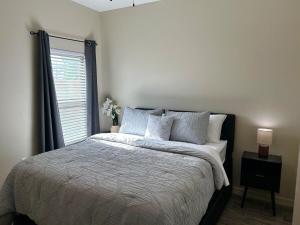 Quiet 2BR Retreat , Fenced yard , Modern Duplex