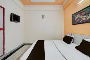 Hotel O by OYO TAVIRA INN Sector 34 Metro Station