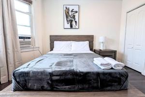 Spacious 4BR 2BA - 7Min to EWR & 20-40Min to NYC - 2 FREE Parking Spaces