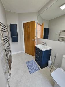 Bright & Modern 2 Bed Flat in South London