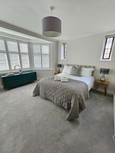 Bright & Modern 2 Bed Flat in South London
