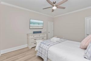 Coastal comfort with your own heated pool - NMB