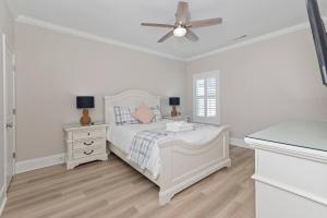 Coastal comfort with your own heated pool - NMB