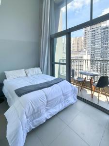 Consolacao com Luxo e Vista- Pé Direito Duplo - Prox Metro - Vista livre - 16andar - Por do Sol - Academia - Coworking - Cinema -Rooftop - Mercadinho 24hrs - Internet 500mb