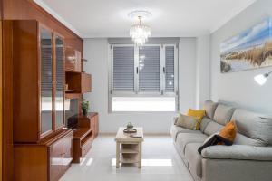 Flatguest Las Canteras Beach 10 + Wifi + 5 Pax