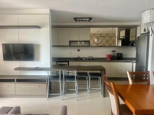 Piscina vista mar! Apto na praia de Palmas - AE02J