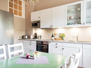 Gut Petersdorf Lensahn - ideal für Familien und Hunde - mit Kamin, Parkblick, Terrasse und eingezäuntem Garten