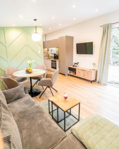 Natursee-Chalet,Spa mit Hot Tub,Jacuzzi,Sauna,Ponyhof,angeln