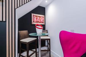 Minutes to the Coop Live Arena & Etihad Stadium - Free Parking with EV Charger