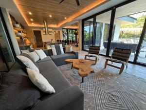 Modern 4BR with Pool, Walk2Beach, Yoga Deck, Sleeps 14