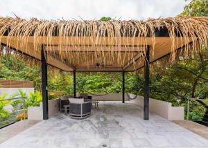 Modern 4BR with Pool, Walk2Beach, Yoga Deck, Sleeps 14