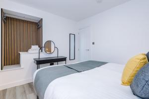 Minutes to the Coop Live Arena & Etihad Stadium - Free Parking w EV Charger