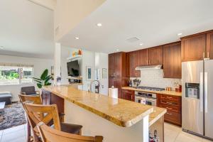 Coachella Rental Poolside Cabanas, Putting Green!