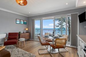 33 Beach Court - Direct Beach Access Sea Views