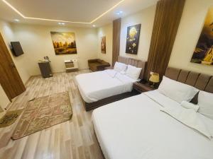 Royal Maktob Pyramids