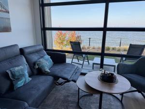 Enkhuizer Strand Chalet IJsselmeerstrand Erste Reihe mit Zaun Hausnr 204