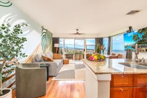 Upgraded 3 bed w Ocean View Pool Hot tub 2 King