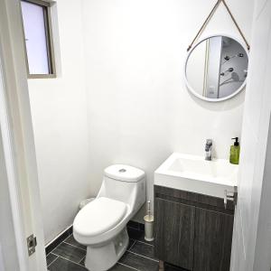 Vanes House Consulado