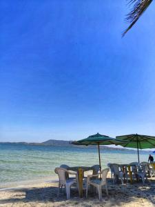 TOP 1 QUARTO com ESTACIONAMENTO em Condomínio com VISTA INCRIVEL - PORTARIA 24h, PISCINA, Sauna e Parquinho Infantil - Apartamento com Ar condicionado, Smart TV, Wi-Fi, Cozinha Completa, NETFLIX, Entre o MAR e a LAGOA, CUSTO BENEFICIO