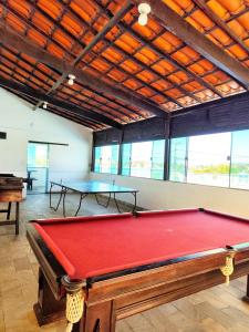 TOP 1 QUARTO com ESTACIONAMENTO em Condomínio com VISTA INCRIVEL - PORTARIA 24h, PISCINA, Sauna e Parquinho Infantil - Apartamento com Ar condicionado, Smart TV, Wi-Fi, Cozinha Completa, NETFLIX, Entre o MAR e a LAGOA, CUSTO BENEFICIO