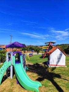 TOP 1 QUARTO com ESTACIONAMENTO em Condomínio com VISTA INCRIVEL - PORTARIA 24h, PISCINA, Sauna e Parquinho Infantil - Apartamento com Ar condicionado, Smart TV, Wi-Fi, Cozinha Completa, NETFLIX, Entre o MAR e a LAGOA, CUSTO BENEFICIO