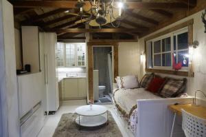 Darling Guesthouse in the Hills with private Patio