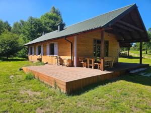 Single-story holiday home by the lake