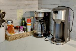 half Mi to Skiing Resort Getaway in Sapphire!