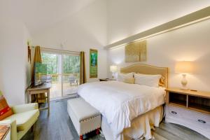 half Mi to Skiing Resort Getaway in Sapphire!