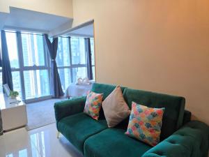 Uptown Parksuites BGC Cosy Hotel Vibe Flat near St Lukes, Uptown Mall, Mitsukoshi and Grand Hyatt