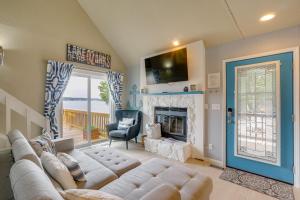 Dock and Slip Lakefront Linn Creek Home!