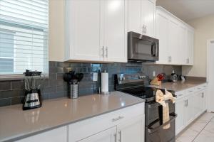 Villa with Pool Minutes to Disney 2 Free Clubs