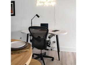 Stylish Downtown Apt - Workspace - Games - Parking