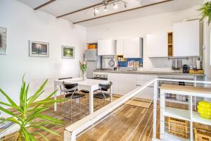 Casa Torricelli - Modern apartment on 3 Levels with outdoor dining area