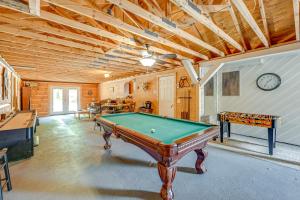 Lakefront North Carolina Abode w Grill & Fire Pit