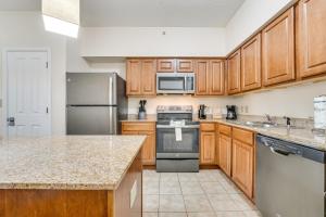 Floridays Resort Condo 11 Mi to Walt Disney World!