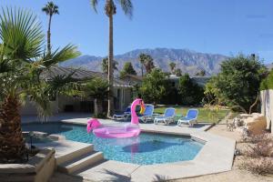 Luxe Retreat - Backyard Oasis