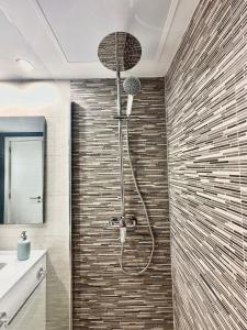 Candy Pop - AC, High speed internet ,Desk with natural light, Pool and two Terraces