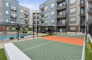 Luxury Skyline Escape, FIFA World Cup, King Bed, Free Parking, DT View, Sauna