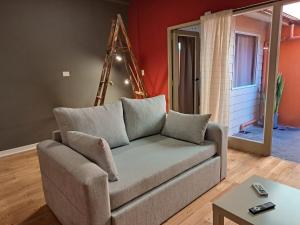 Entre faroles y vanguardia