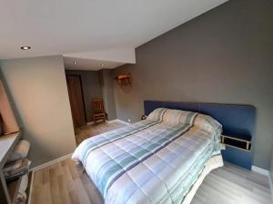 Entre faroles y vanguardia