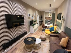 Modern 2 bedroom 2 bathroom Apartment newly renovated