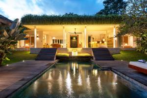 Villa Reina by SooBali - Spacious & Modern near Canggu with Butler-Cook, Private Pool and Tropical Gardens