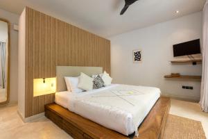 Villa Reina by SooBali - Spacious & Modern near Canggu with Butler-Cook, Private Pool and Tropical Gardens