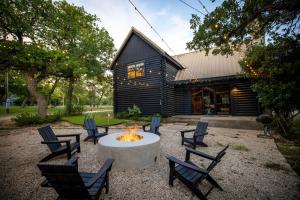 Pool, Hot Tub, Fire Pit, Game Room, Mini Golf