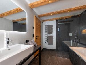 City Hide-Away Hahnenkamm Top 1