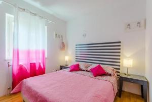 Apartments with parking space Postira, Brac - 24905