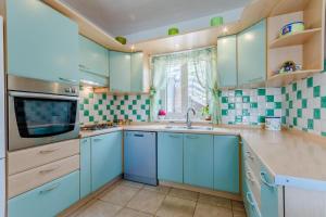 Apartments with parking space Postira, Brac - 24905