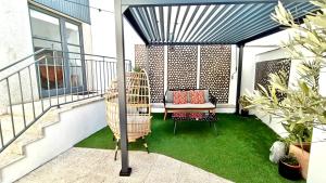 Private Terrace at Flores Street